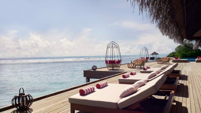 Anantara_Veli_Maldives_Resort_Restaurant_Dhoni_Bar_Deck