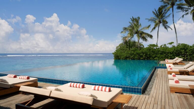 Anantara_Veli_Maldives_Resort_Restaurant_Dhoni_Bar_Swimming_Pool-2