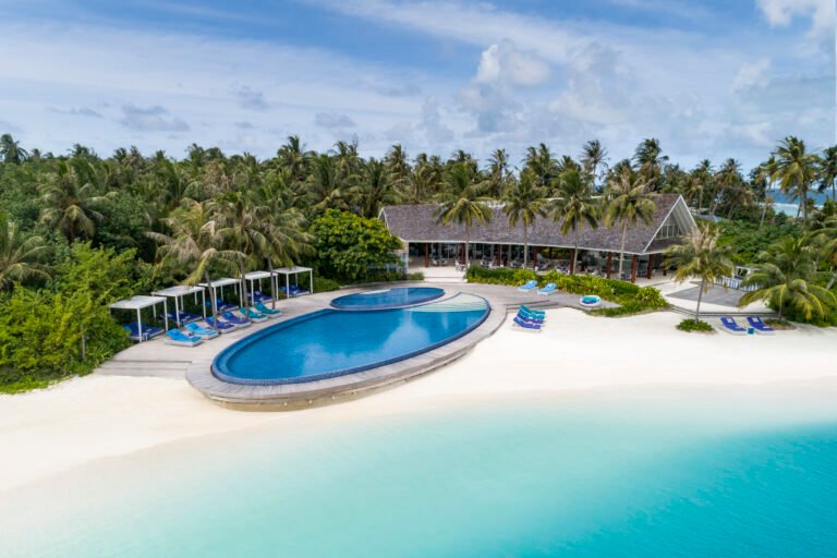 Blu-Niyama_Private_Islands_Maldives_Pool_view_Aerial_Blu