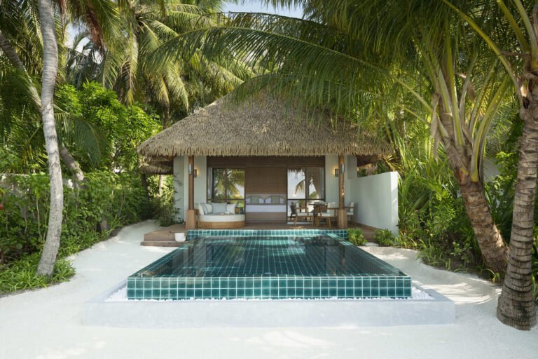 Deluxe-Beach-Bungalow-with-Pool-5