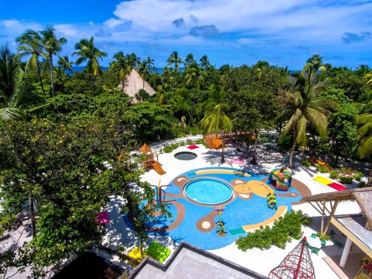 Emerald-Maldives---Dolphin-Kids-Club