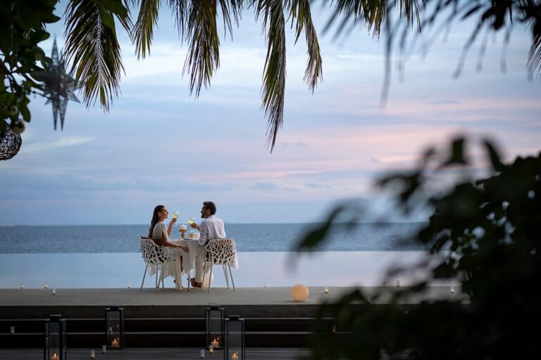 HUV_23_DEC_15-Pool-Dining-24-1