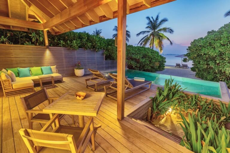 Hurawalhi-Beach-Pool-Villa-Deck