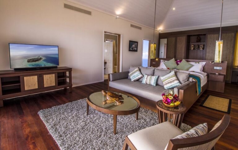 Hurawalhi-Romantic-Ocean-Villa-Bedroom
