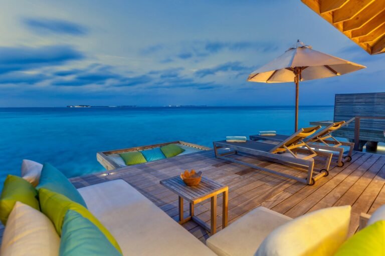 Hurawalhi-Romantic-Ocean-Villa-Deck