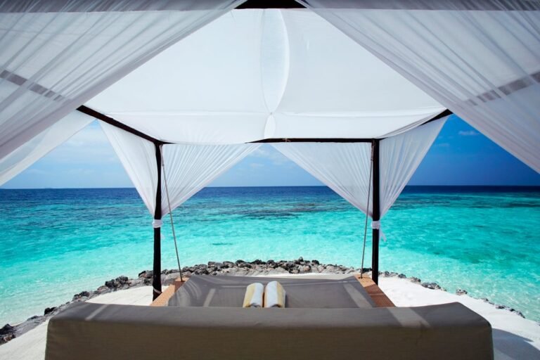 Huvafen-Fushi-Rock-1