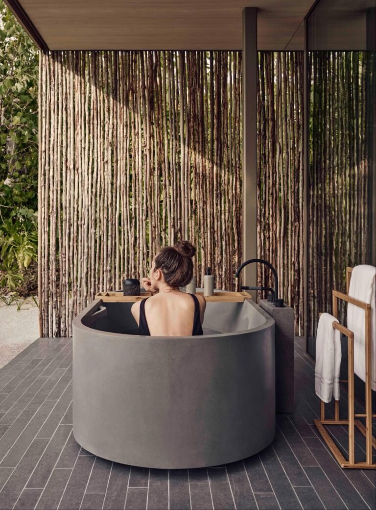 Patina-Maldives-Sunset-Beach-Pool-Villa-Bathtub