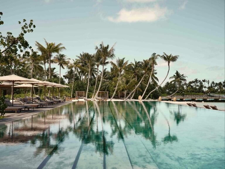 Patina-Maldives-Veli-Bar-Pool