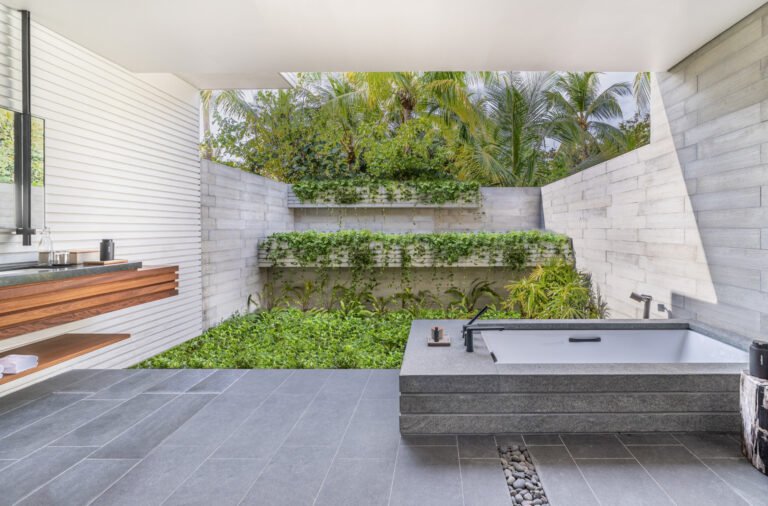 Alila-Kothaifaru-Maldives----Beach-Villa---Bathroom