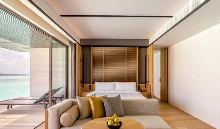 Alila-Kothaifaru-Maldives---Lagoon-Water-Villa---Bedroom