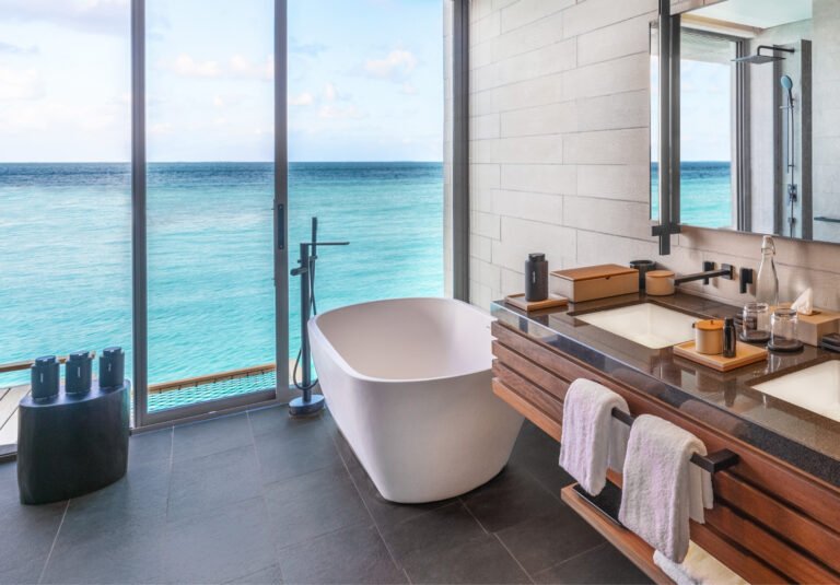 Alila-Kothaifaru-Maldives---Sunrise-Water-Villa---Bathroom