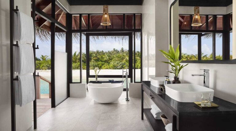 Anantara-Veli---Deluxe-Over-Water-Villa---Bathroom