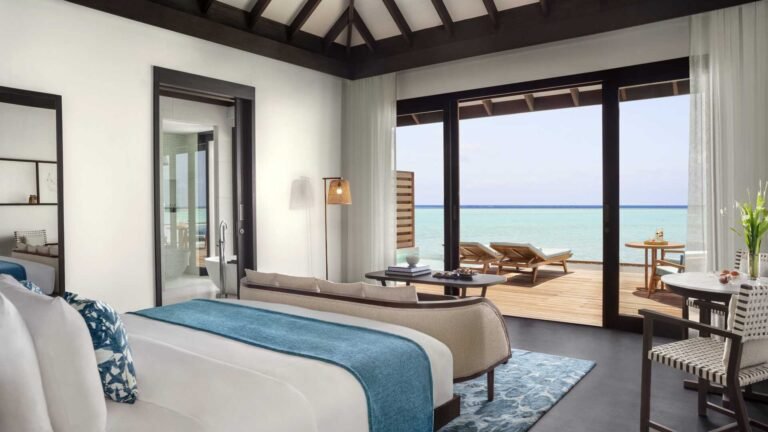 Anantara-Veli-Deluxe-Over-Water-Villa-Bedroom