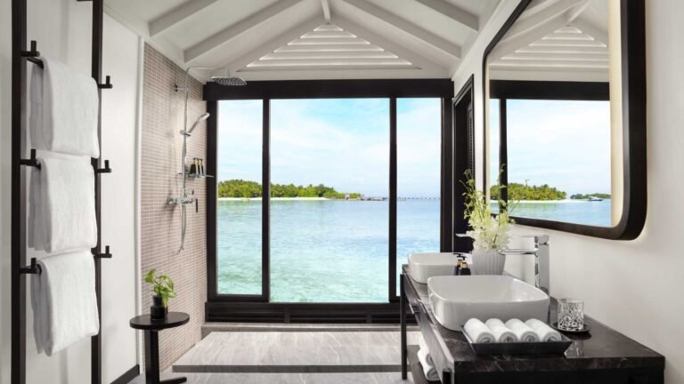 Anantara-Veli---Superior-Over-Water-Villa---Bathroom