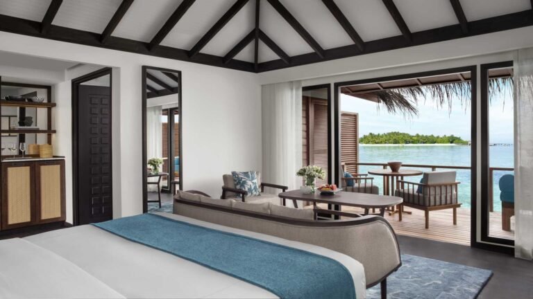 Anantara-Veli---Superior-Over-Water-Villa---Bedroom