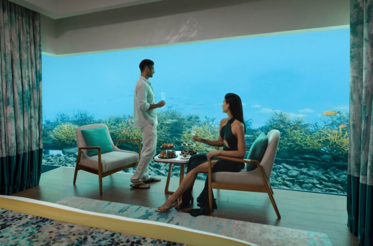 Aqua_Villa_Couple2