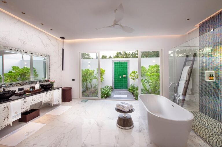 Emerald---Beach-Villa-Bathroom