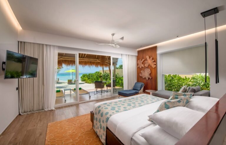 Emerald-Beach-Villa-Bedroom