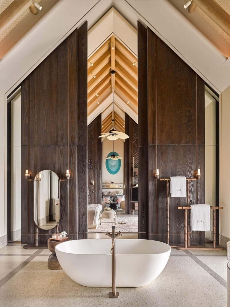 Joali-Maldives---Luxury-Water-Villa-with-Pool-Bath