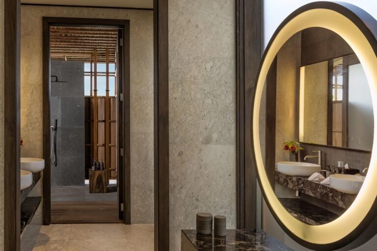 Kudadoo-Ocean-Pool-Residence-bath