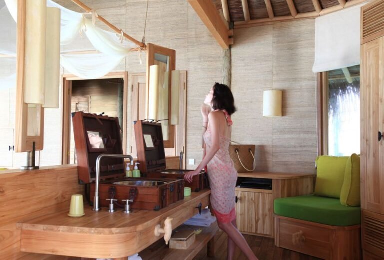 Laamu-Water-Villa-Vanity-Area