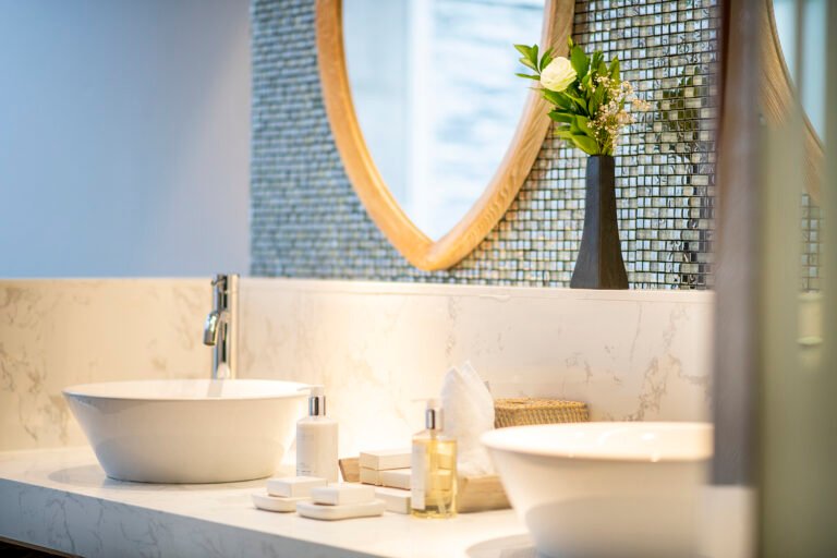 Lily_Beach_Beach_Suite_Double-sink-2-1