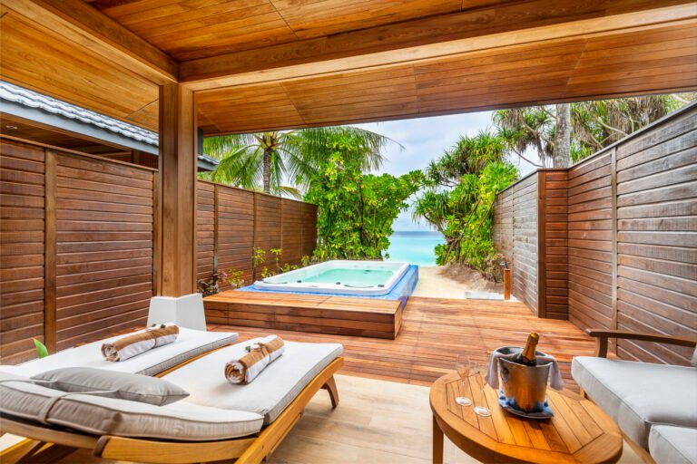 Lily_Beach_Beach_Suite_Jacuzzi_deck