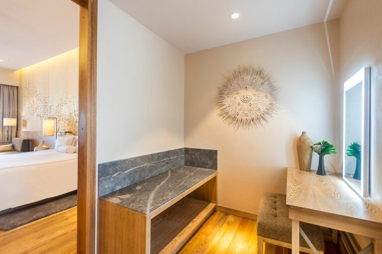 Lily_Beach_Beach_Suite_LuggageRoom-1