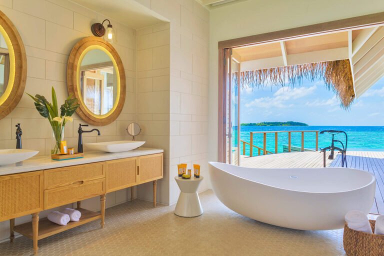 Milaidhoo-Water-Pool-Villa-Bathroom