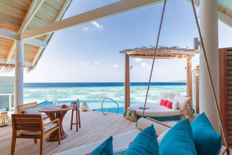 Milaidhoo-Water-Pool-Villa-Deck