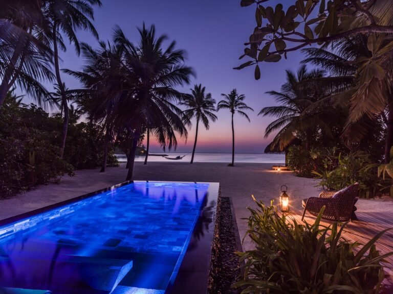 One&Only_Reethi-Rah_Accommodation_BeachVillaWithPool-_OutdoorDeck-Evening