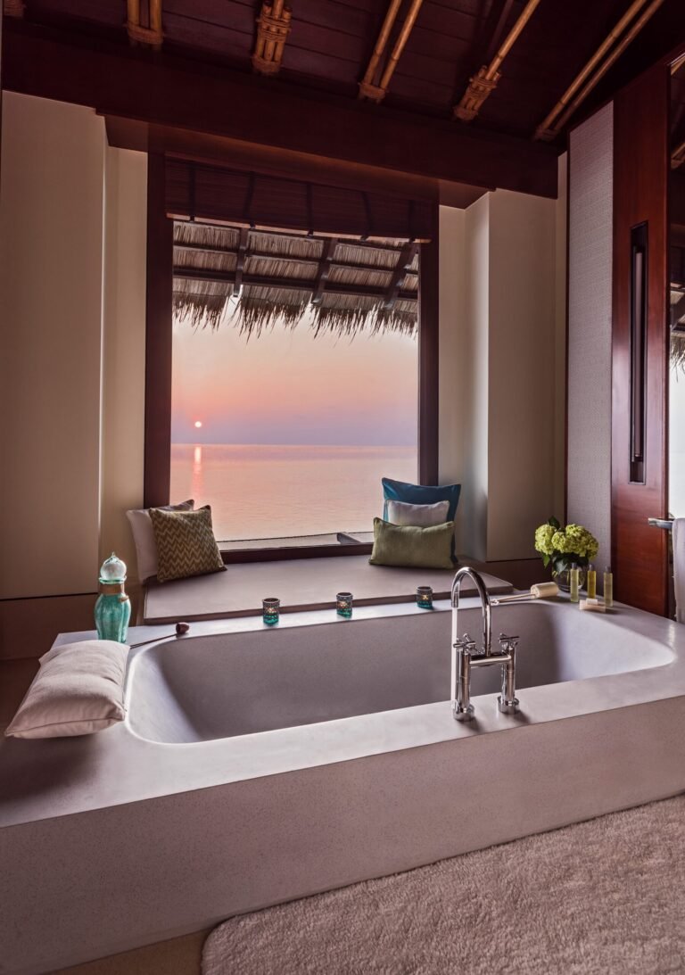 One&Only_ReethiRah_Accommodation_GrandWaterVilla_Bathroom