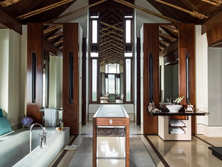 One&Only_ReethiRah_Accommodation_WaterVilla_Bathroom-VanityArea