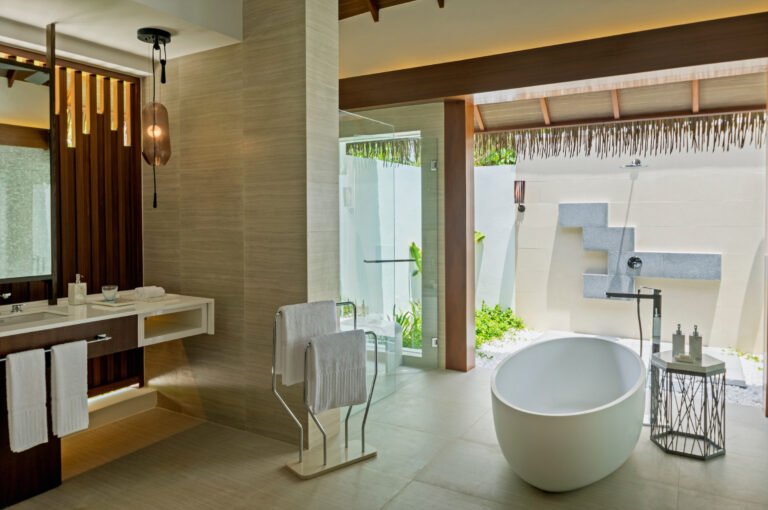 PullmanMaldivesMaamutaa_Oceanvilla_bathroom_3820