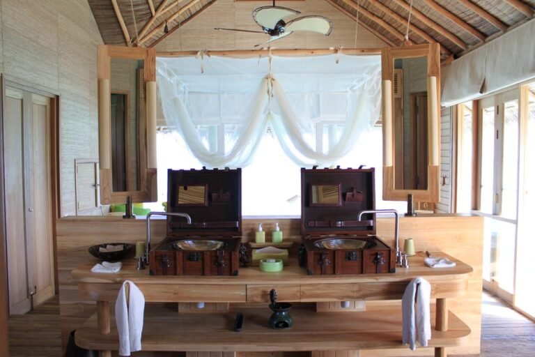 Six-Senses-Ocean-Water-Villa-Interior-3
