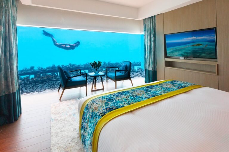 Underwater bedroom Maldives