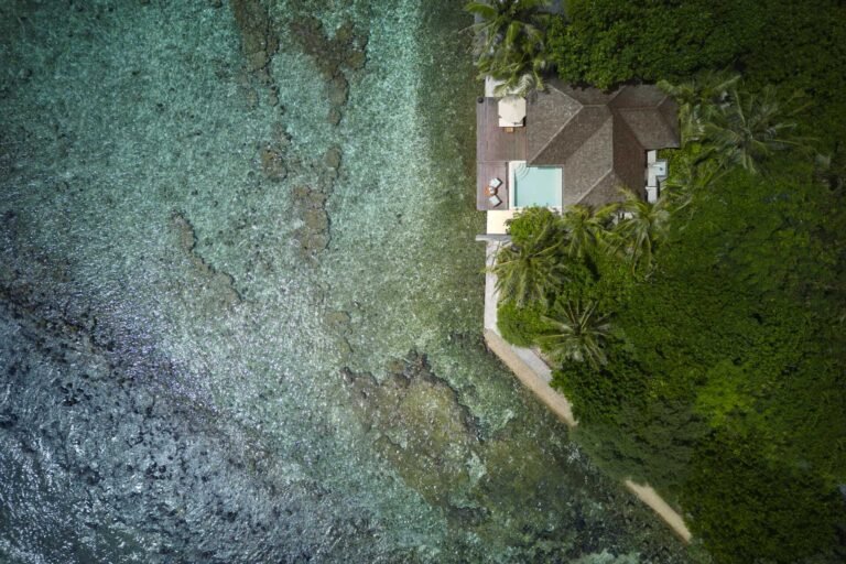 anantara_veli_maldives_resort_accomodation_aerial_ocean_pool_villa_optimized